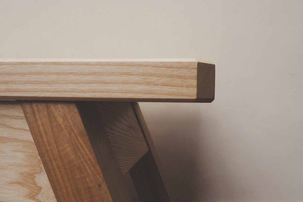 A close up of the beautiful grain on the side of the stool top