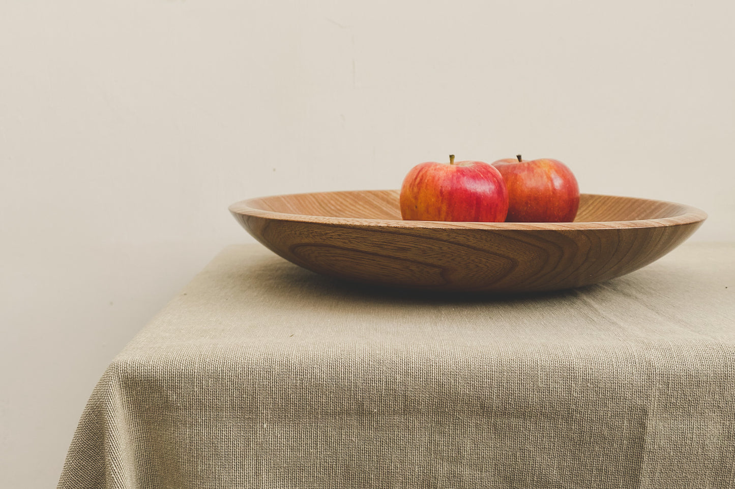 Beautiful grain on a shallow woodturned bowl. Ideal for use as a fruit bowl.